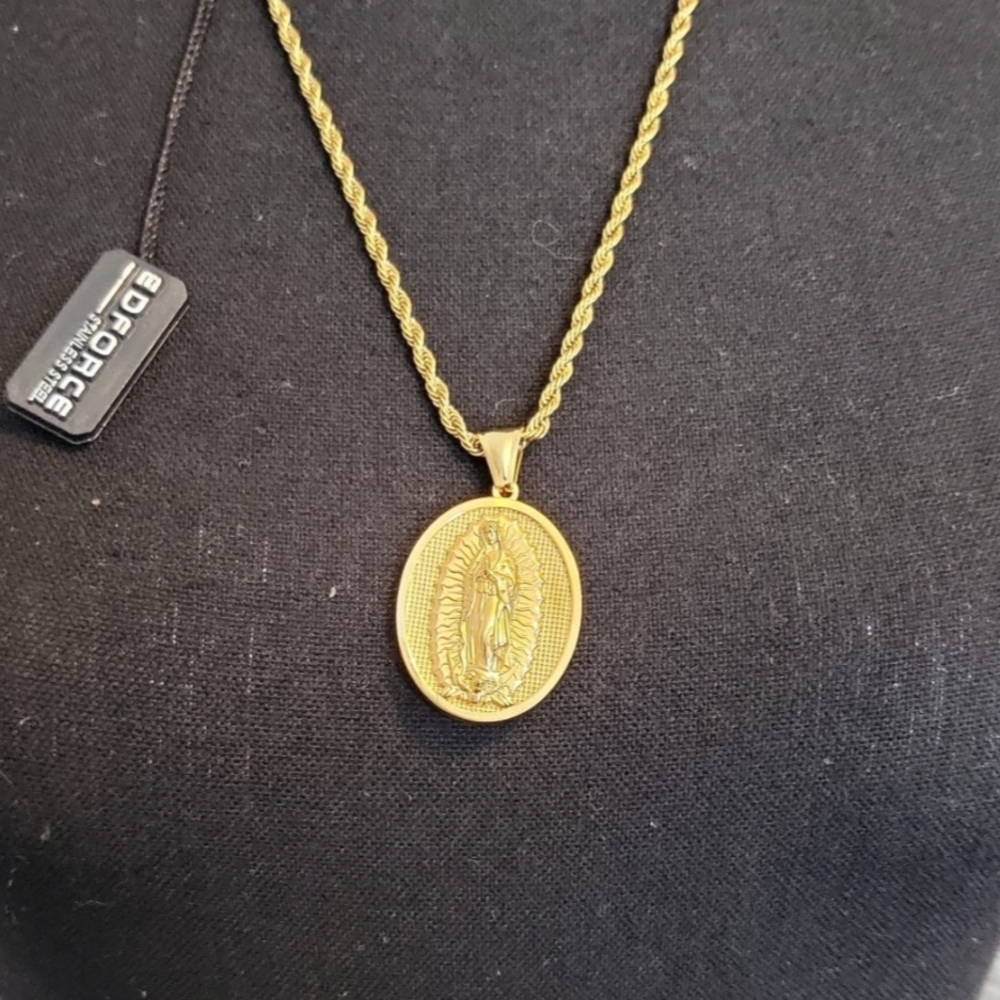 Gold Oval Medallion Necklace with Textured Pendant